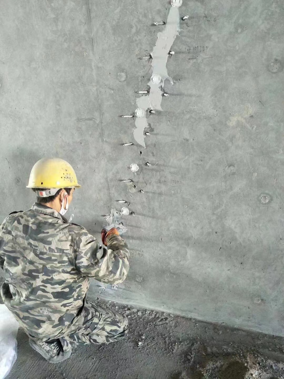 德化混凝土楼板裂缝加固施工的方案